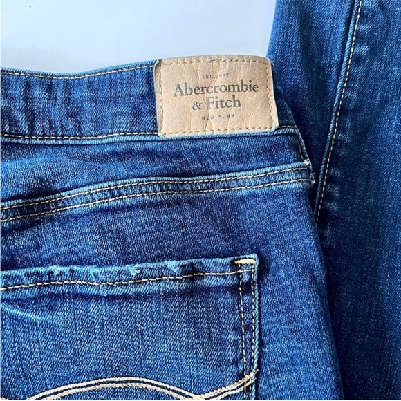 Abercrombie & Fitch Jeans Women's 8 Bootcut Dark Wash Distressed - Picture 7 of 8